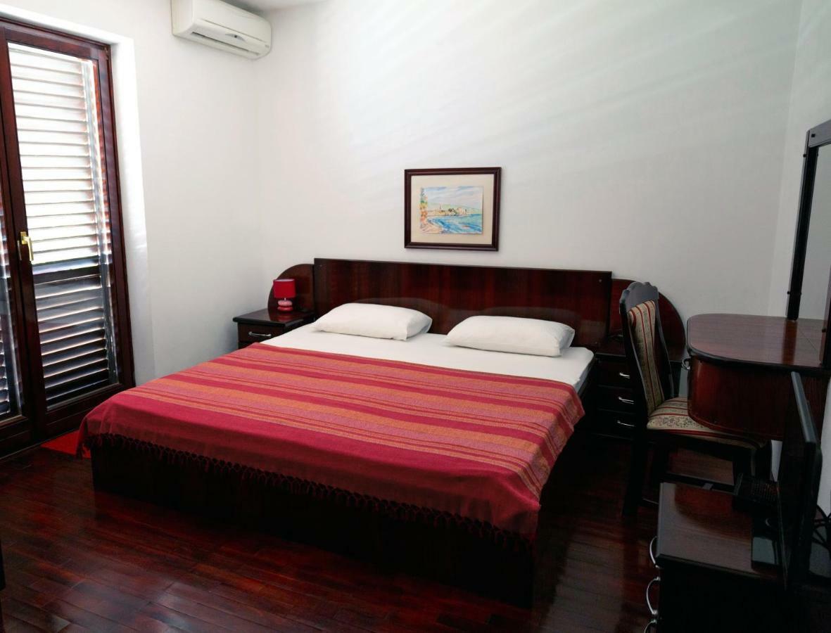 Villa Sara Guesthouse Sveti Stefan Eksteriør billede