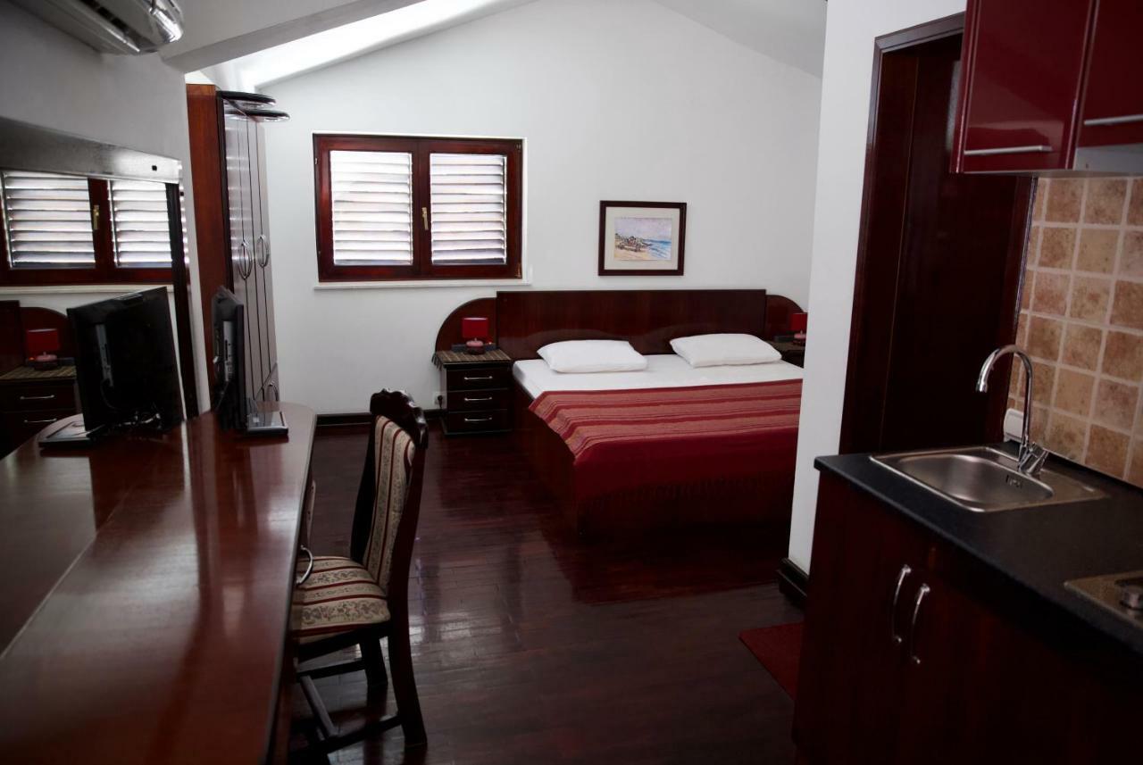 Villa Sara Guesthouse Sveti Stefan Eksteriør billede